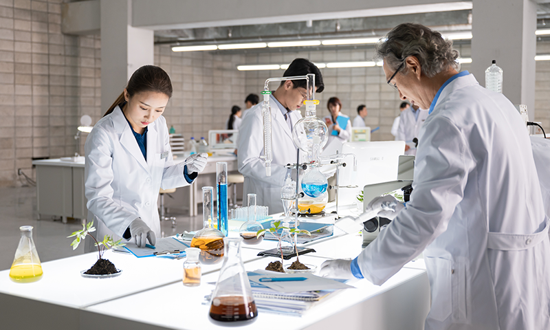 Vědci při výzkumu HemoHIM